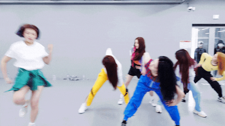 강아지 미용(?!)을 한듯한 로켓펀치 소희 | 인스티즈