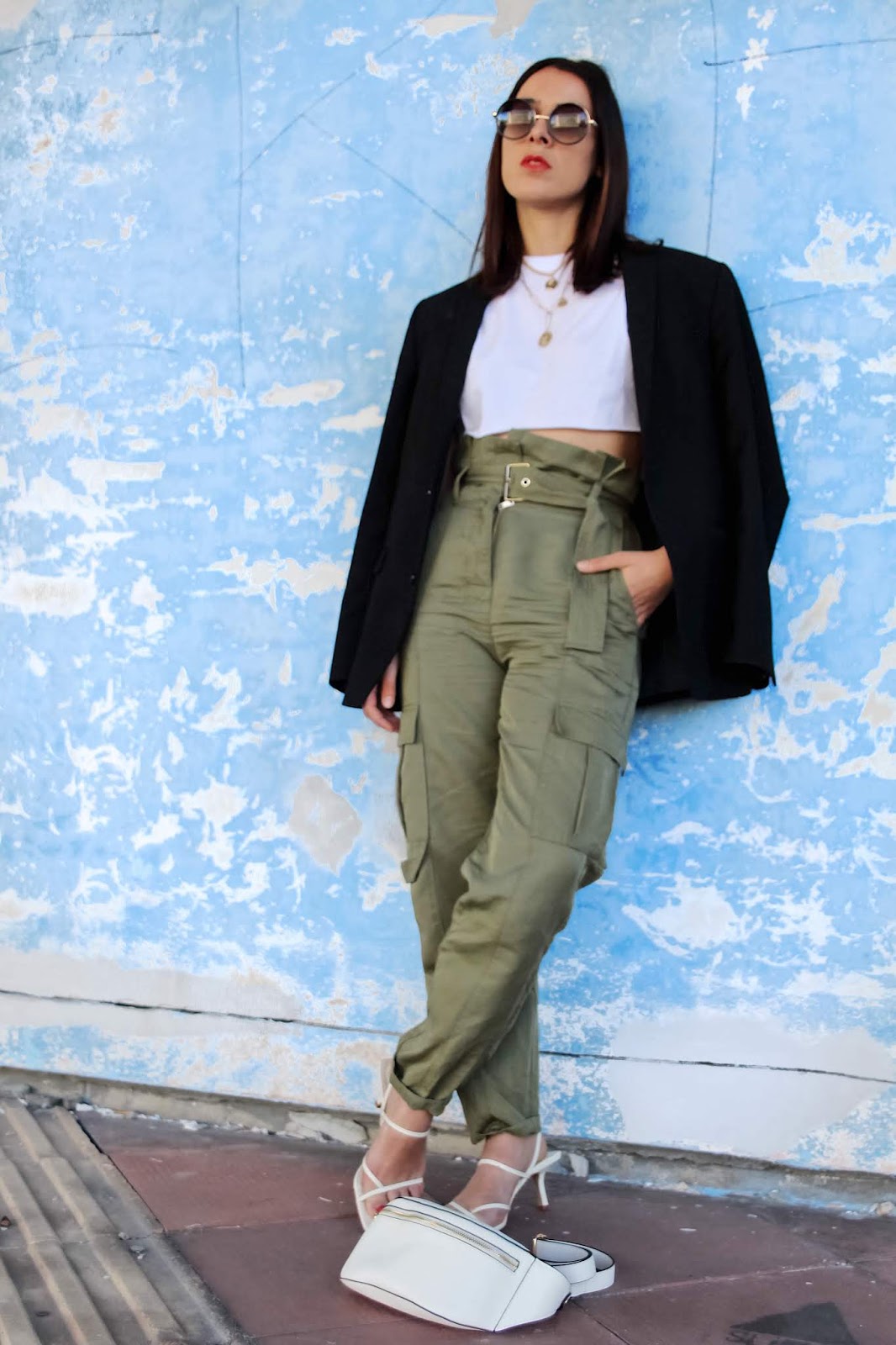 idée de look pantalon kaki blazer oversize été 2019 idée de look pantalon kaki blazer oversize été 2019