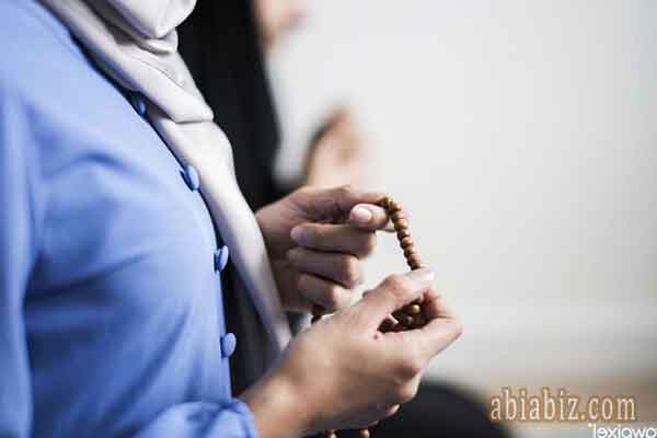 Teks Kalimat Tasbih, Takbir dan Tahmid Setelah Sholat Wajib - Abiabiz