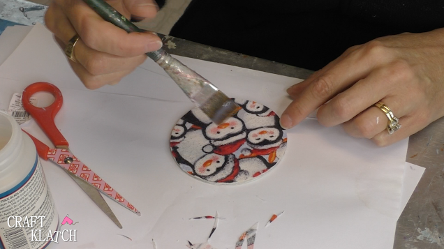 Learn how to make penguin fabric coasters! It's a great Christmas craft idea and beautiful home decor for the holidays! #craftklatch #craftideas #christmas #christmascraftideas #crafts #christmascrafts #howto #diy #penguins #resin #resincrafts #resincoasters #resindiys