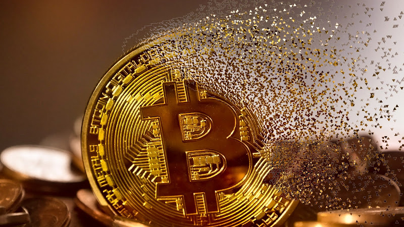 ¿Bitcoin fue la primera criptomoneda?