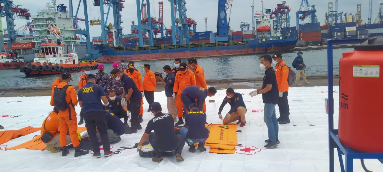 Tim Penyelam Pramuka Bantu Basarnas Evakuasi Korban Sriwijaya Air