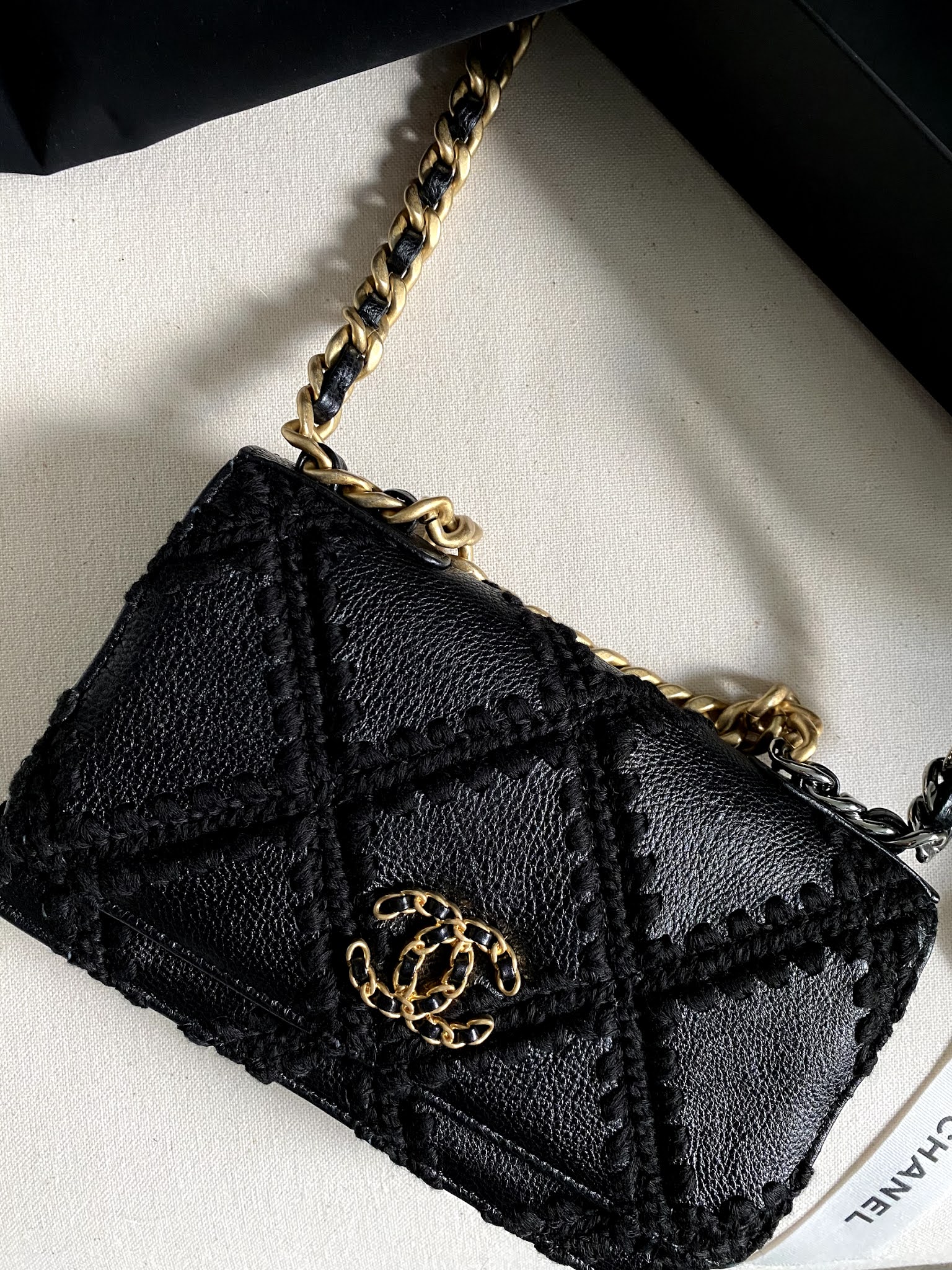 Chanel 19 Wallet on Chain A quick review — Covet & Acquire