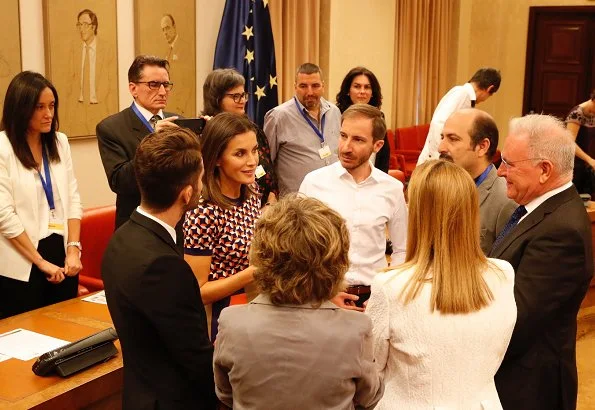 Queen Letizia wore HUGO BOSS Felisabeth Short sleeved sweater and MAGRIT shoes, she carried Angel Schlesser clutch bag