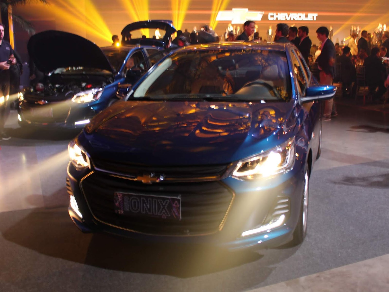 Longa Duração: central do Chevrolet Onix Plus ofusca o motorista à noite