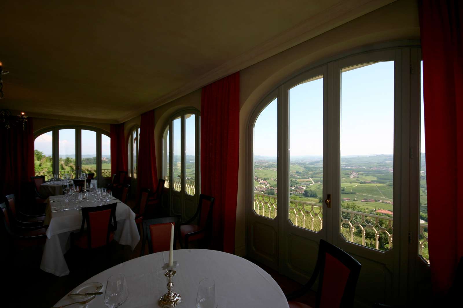 PRIVATE WINE TASTING TOUR