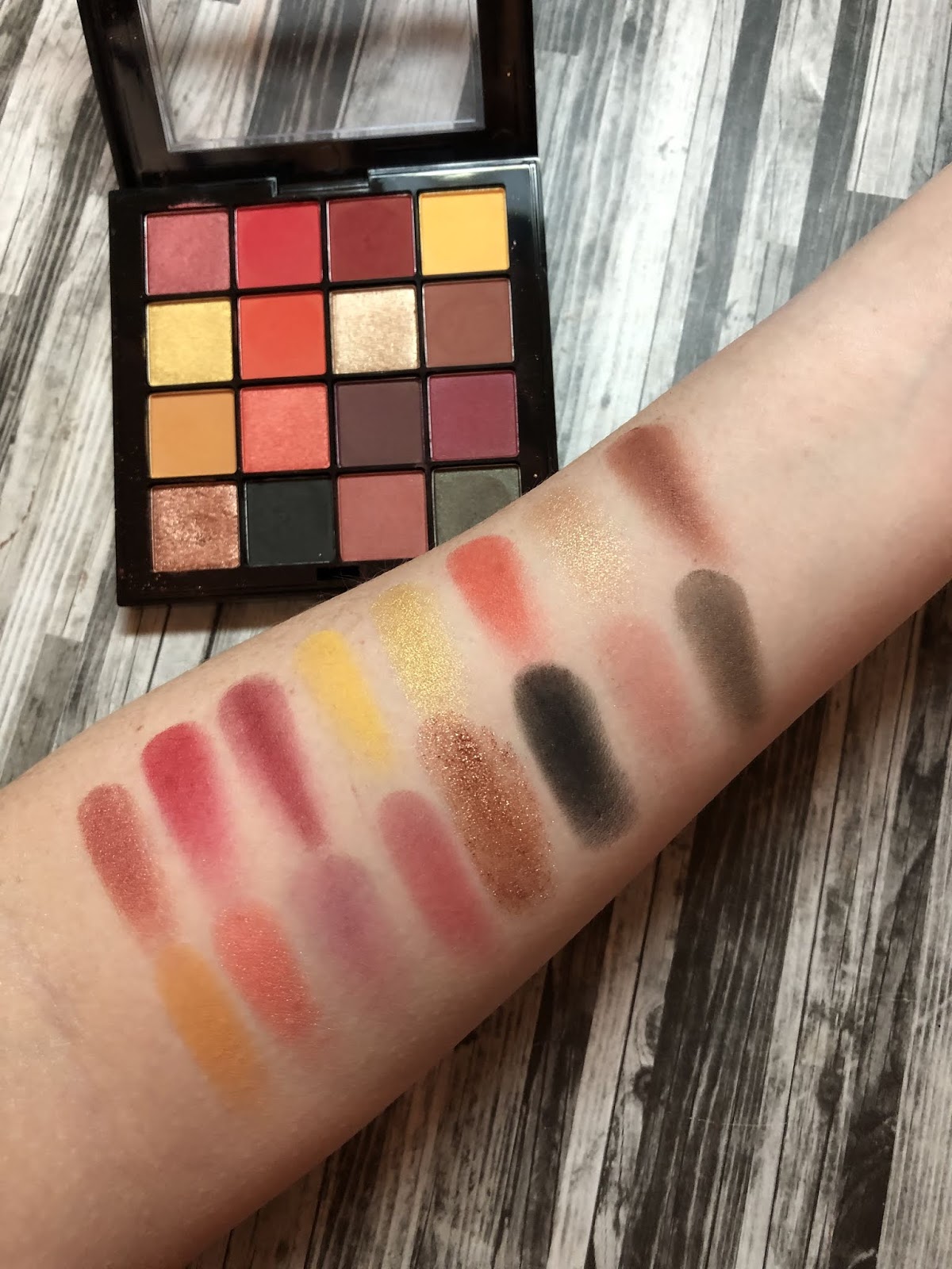 grundlæggende Ydeevne maske NYX Cosmetics Phoenix Ultimate Shadow Palette (Review and Swatches) -  Little Corner Of Mine