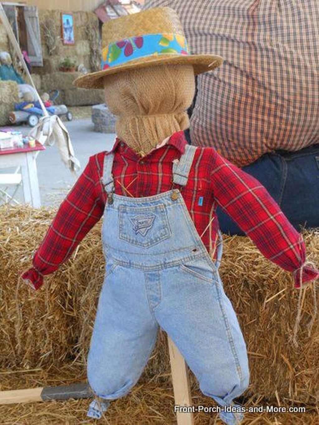20+ Fabulous Garden Scarecrow Ideas