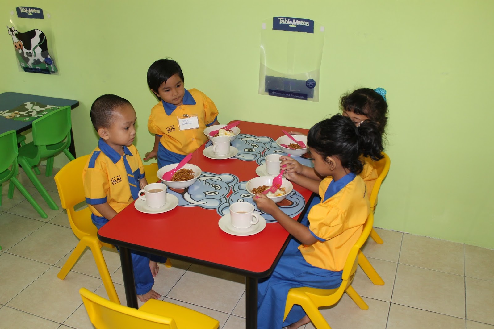 PEMBEKAL PERABUT TADIKA, TASKA & TAMAN PERMAINAN: KERUSI & MEJA