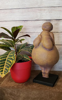 Original Figurative Sculpture of the Venus of Willendorf Original Figurative Sculpture of the Venus of Willendorf