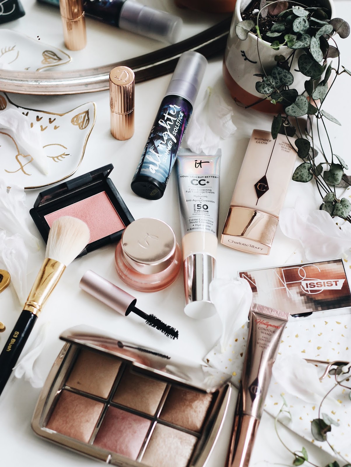 Featured image of post Everyday Makeup Routine - Of course, if i was to get married, i&#039;d have no trouble going to somewhere like beauty booker wedding makeup for some.