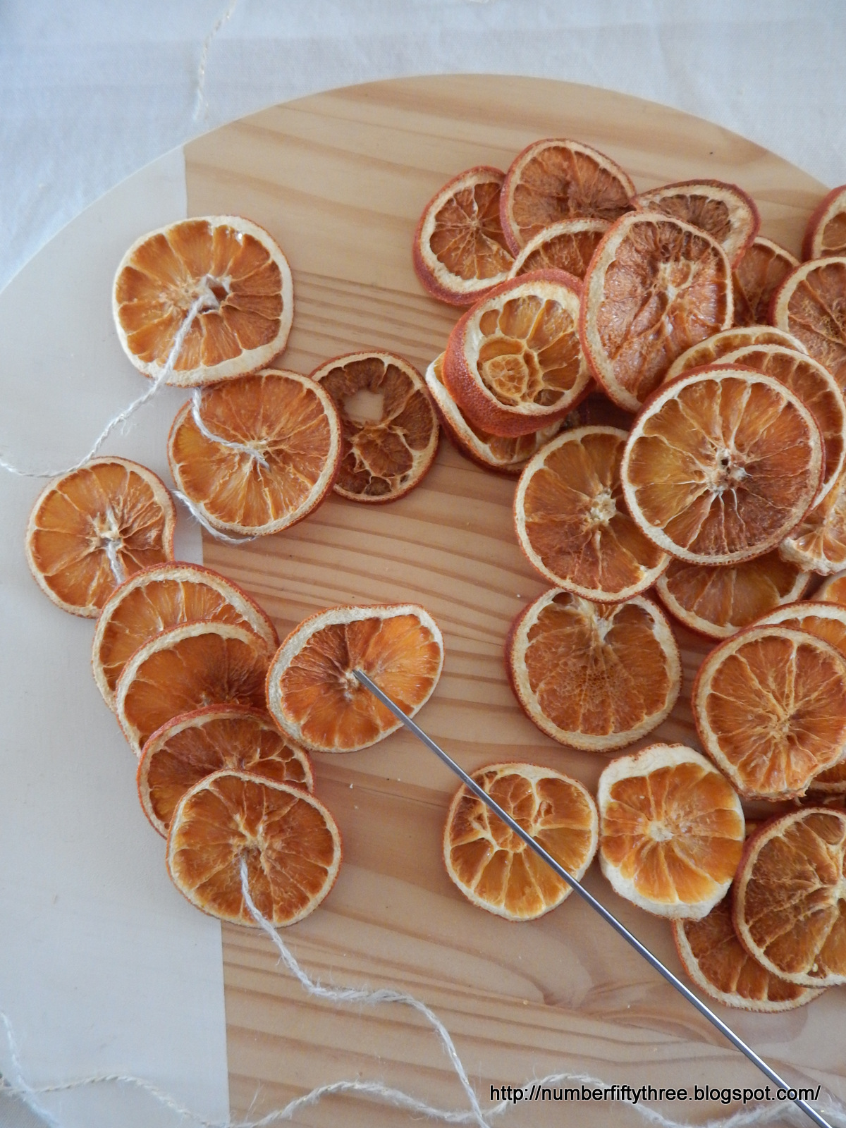 How to Make Dried Orange Slices for a DIY Dried Orange Garland – Love &  Renovations