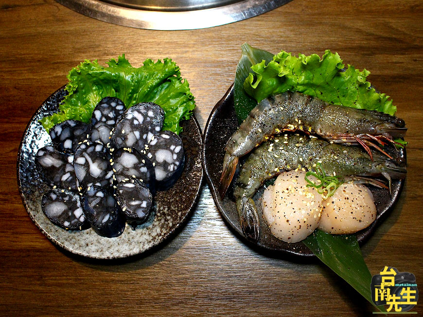 台南燒烤餐廳/嚴選冷藏頂級肉品/全牛套餐期間限定/木炭烘烤香氣撲鼻/桌邊代烤服務親切專業/傳承日式燒肉文化