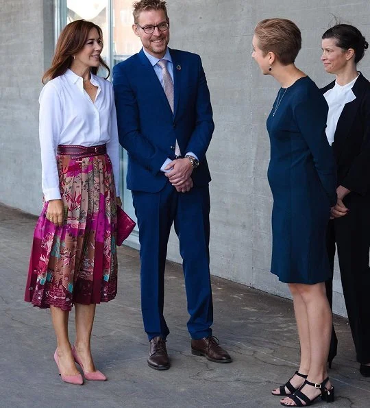 Crown Princess Mary wore Valentino printed silk crepe midi skirt, and Gianvito Rossi pink pumps, she carried Carlend Copenhagen Vanessa clutch