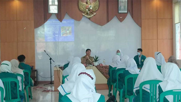 Lurah Bekali Mahasiswa Poltekes Negeri Padang
