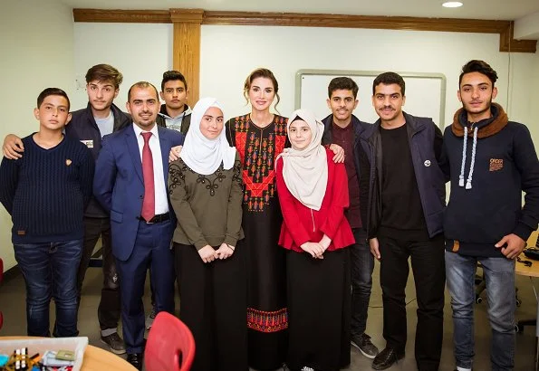 Queen Rania visited the governorate of Ma’an and met with a group of women activists and community leaders