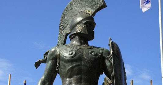 Zatímco bezobratlí nám o páteři kážou, řecká „falanga“ bojuje za Evropu