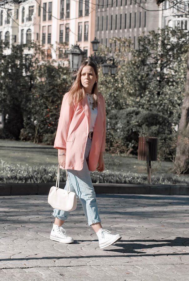 Outfit con maxi blazer rosa
