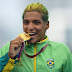 Ana Marcela Cunha ganha a medalha de ouro na maratona aquática nos Jogos de Tóquio