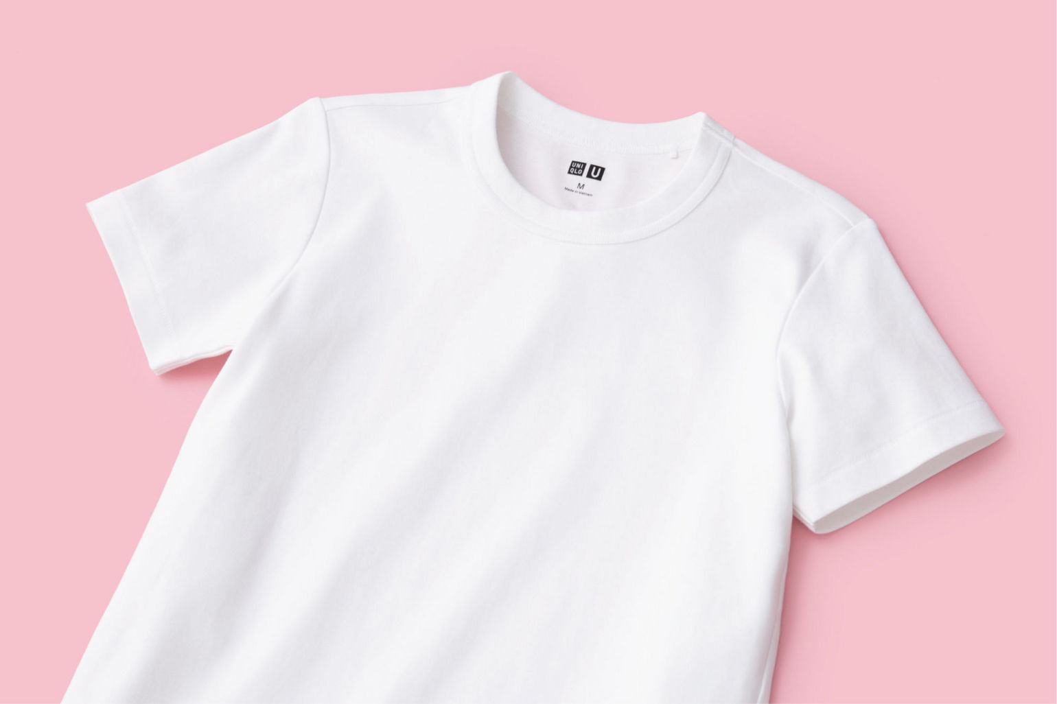 комплект белых футболок