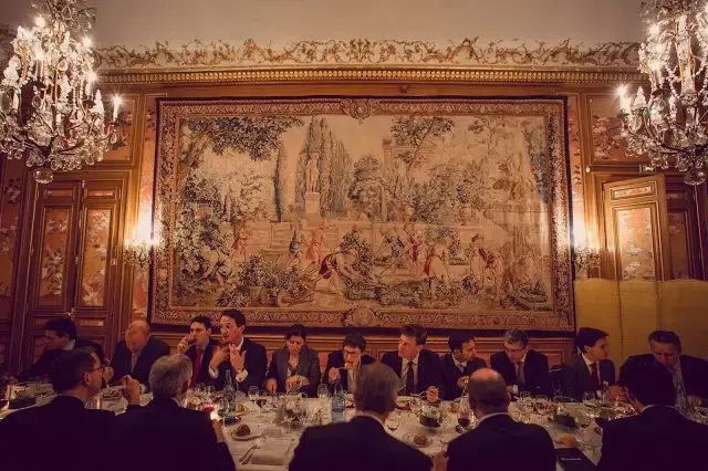 Executives' dinner with discussions