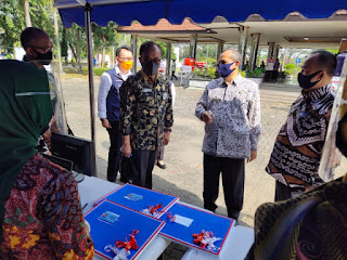 Mendagri Hadiahi "ATM KTP” Untuk Indramayu Mendagri Hadiahi "ATM KTP” Untuk Indramayu