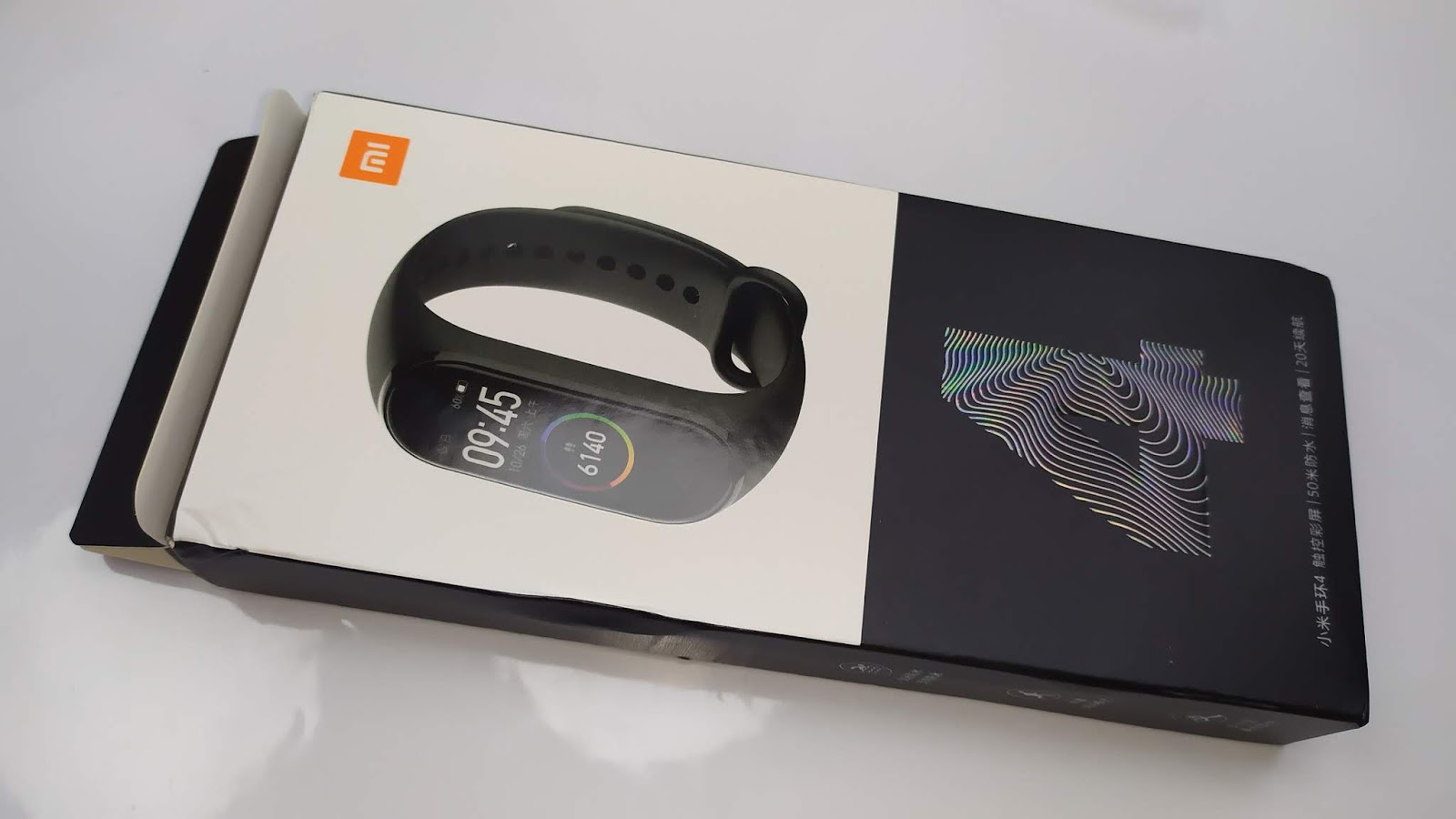 كل ما تود معرفته عن السوار الذكي شاومي مي باند 4 Xiaomi Mi Band 4 Smart Bracelet