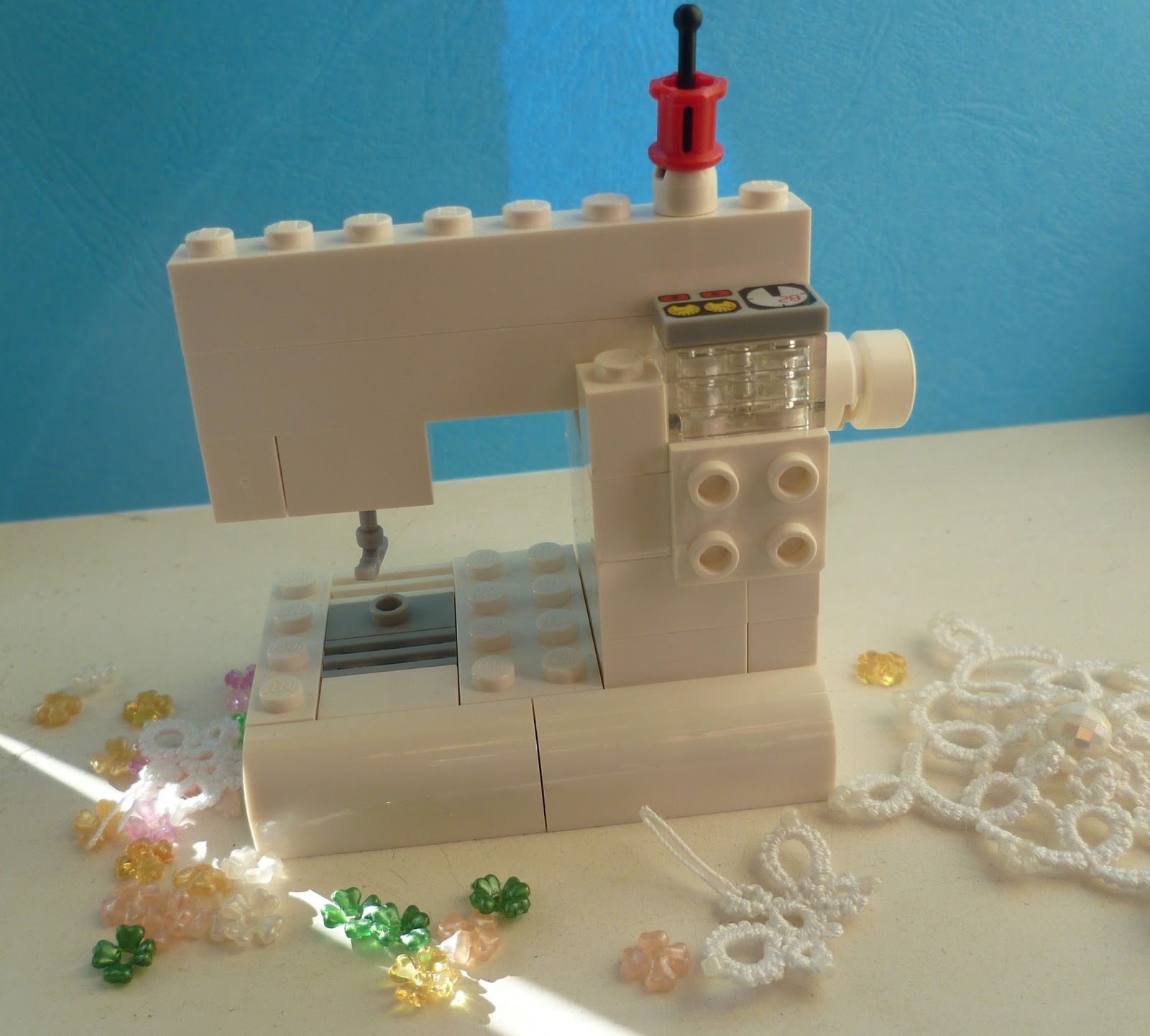 Tat's Heaven Lego Sewing Machine