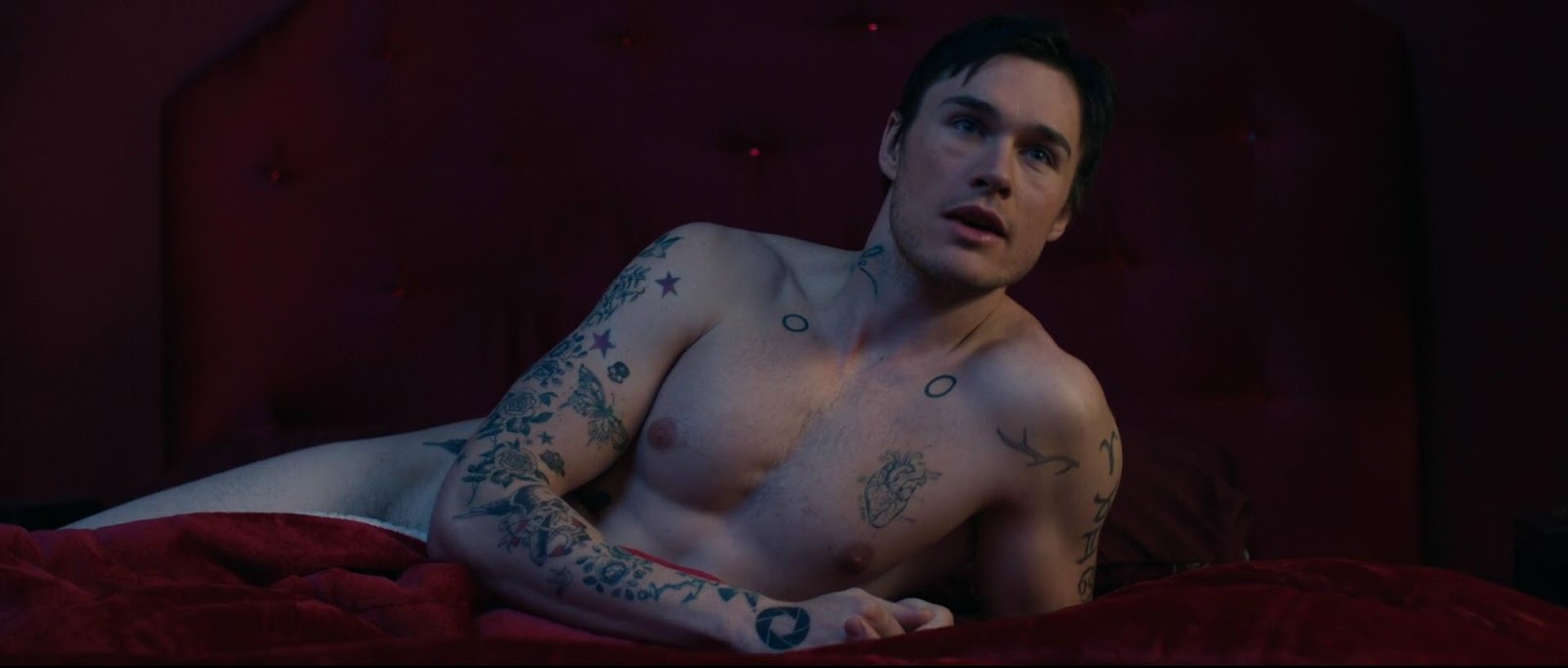 Sam Underwood di Dynasty nudo - BitchyX