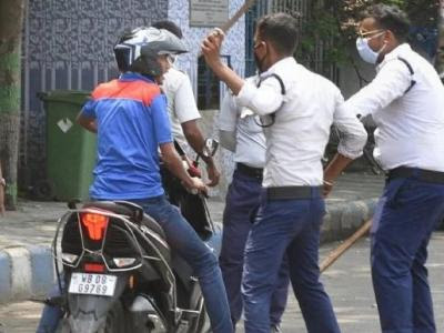 लॉकडाऊन के बिच वह दुध लेने निकला, लेकीन पोलिस के दंडाशाही ने उसकी जान ही ले ली.. लॉकडाऊन के बिच वह दुध लेने निकला, लेकीन पोलिस के दंडाशाही ने उसकी जान ही ले ली..