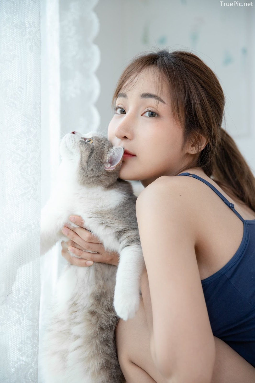 Thailand model - Thanyarat Charoenpornkittada - Stay at home with beautiul cat - TruePic.net - Picture 9