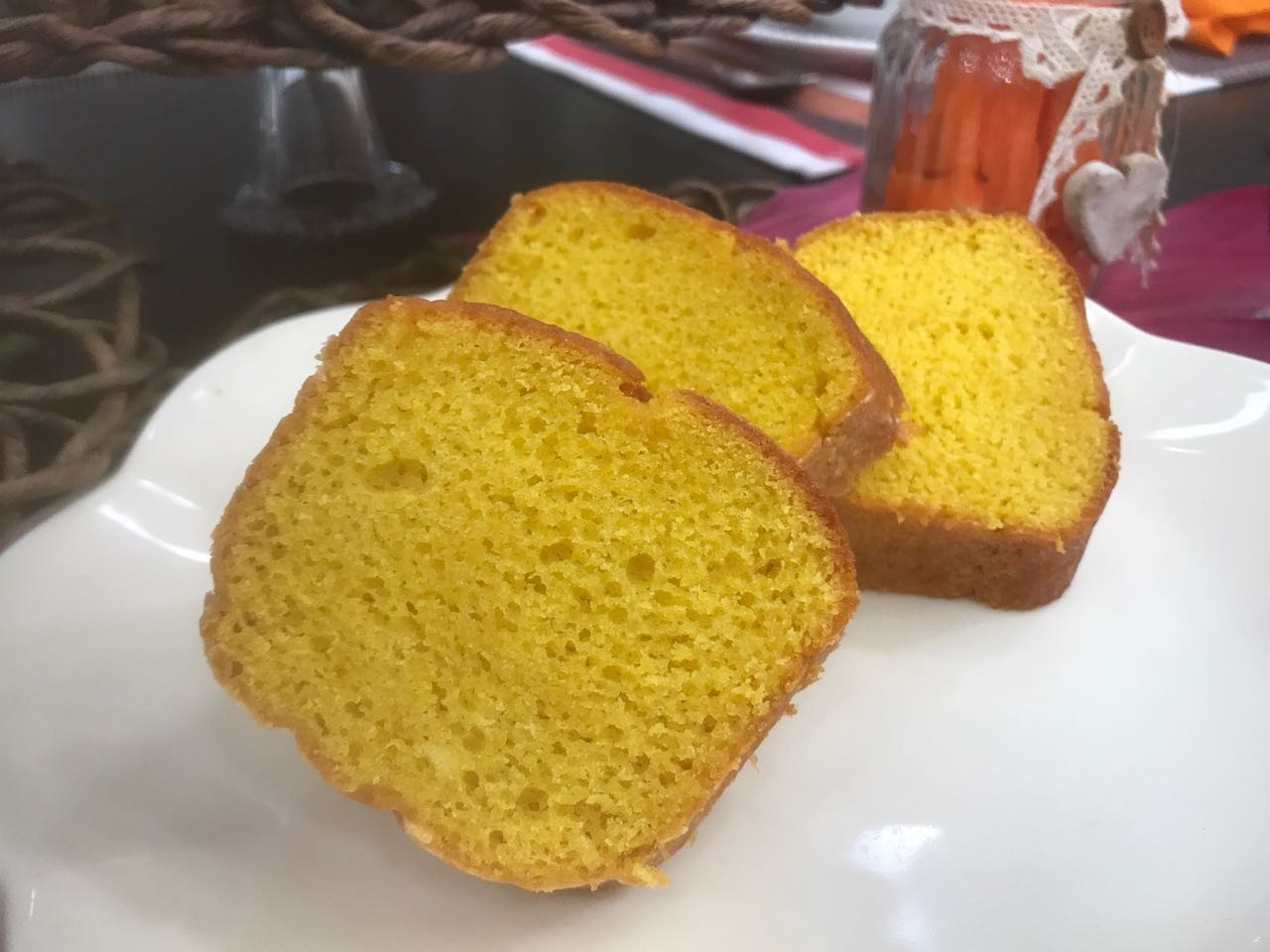 COMIDAS FACEIS DOS FAMOSOS: Bolo de Cenoura com Cobertura de Chocolate