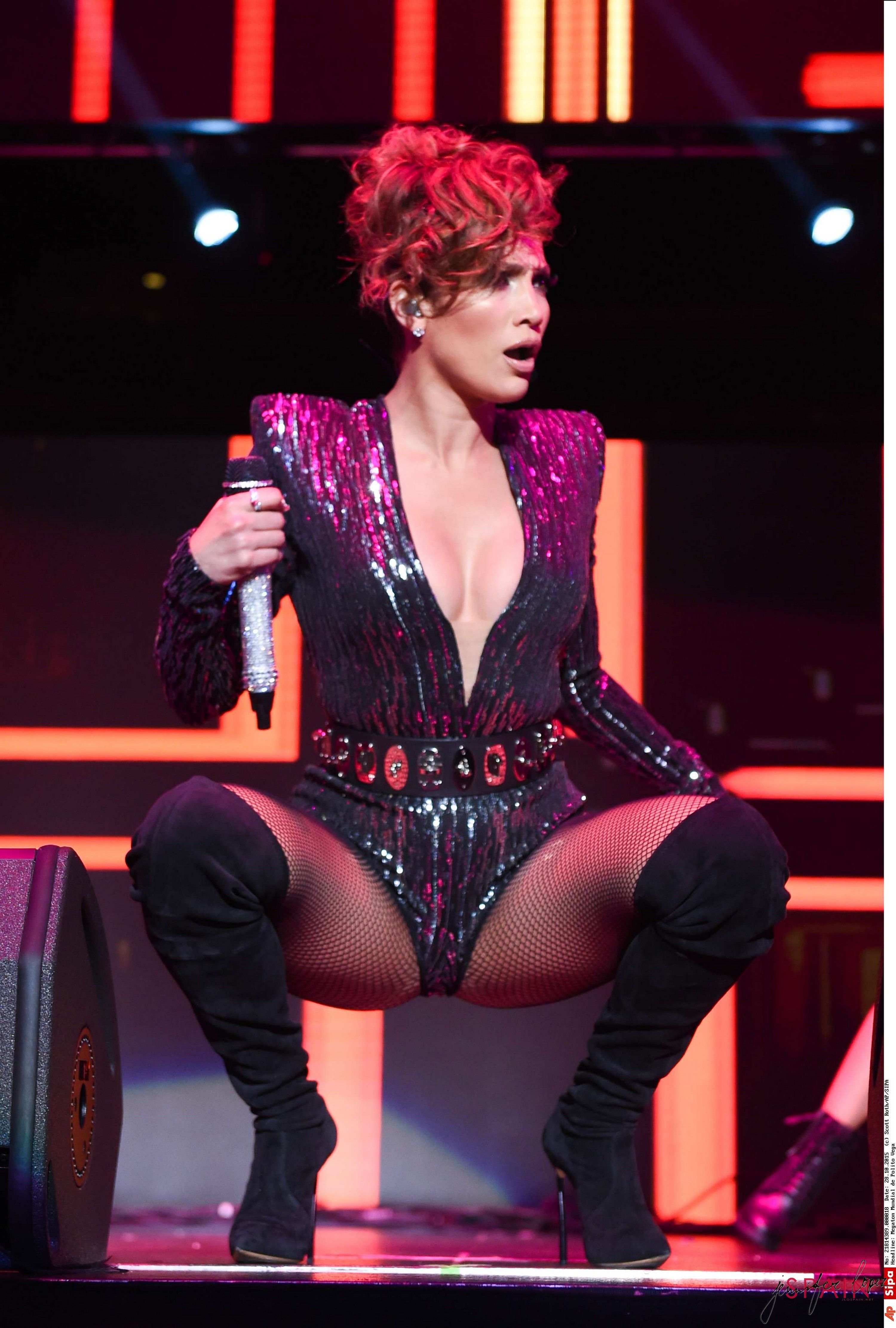 581 Photos - Jennifer Lopez JLO Spread Legs #JLO #JenniferLopez #SpreadLegs...