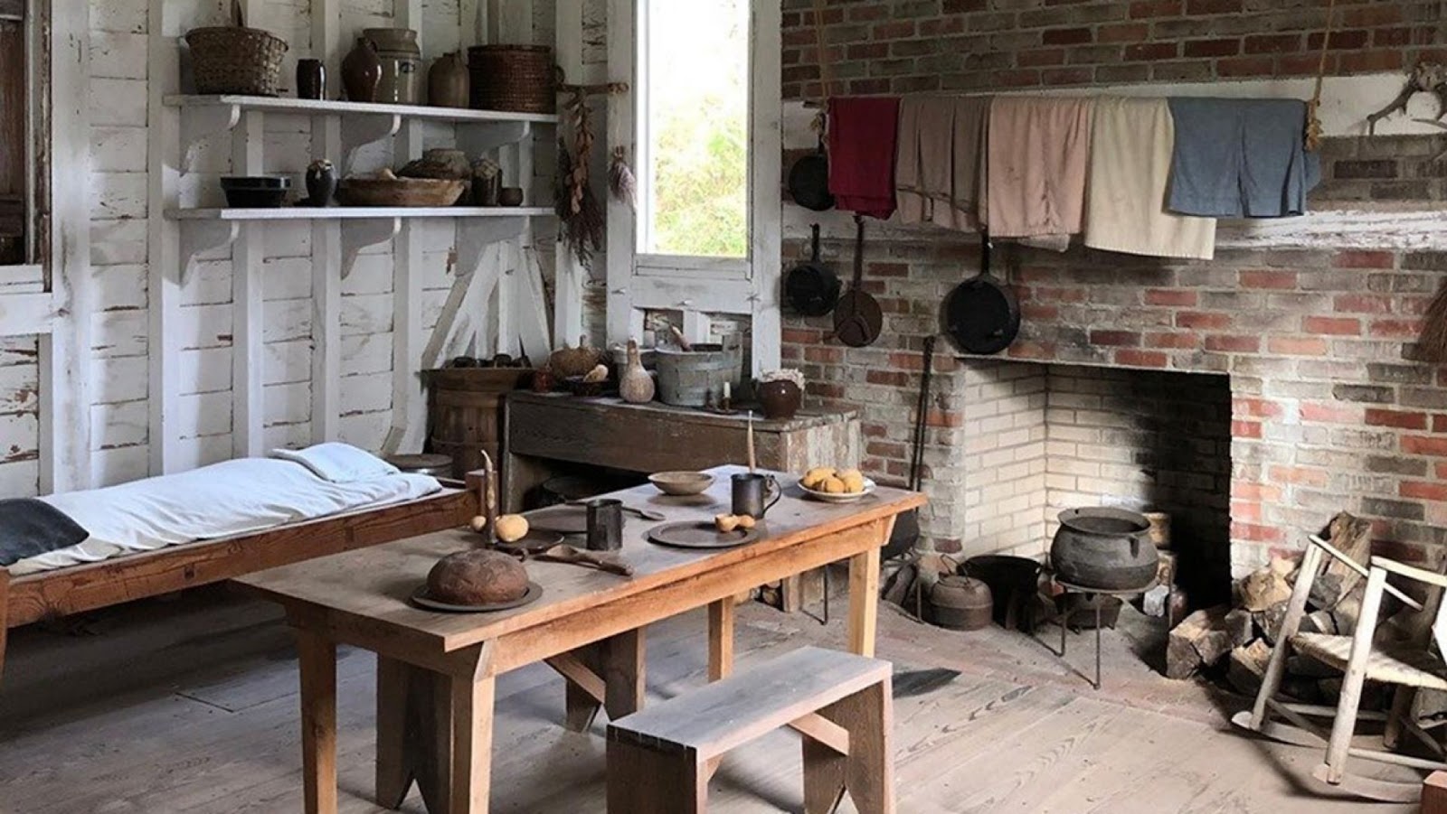 Descendants Of 2 African Slaves To Spend Night Inside