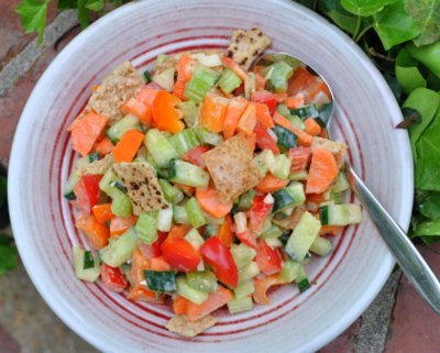 Greek Bread Salad with Toasted Pita Chips ♥ AVeggieVenture.com. Great crunch and color. Kid Friendly! Weight Watchers Friendly!