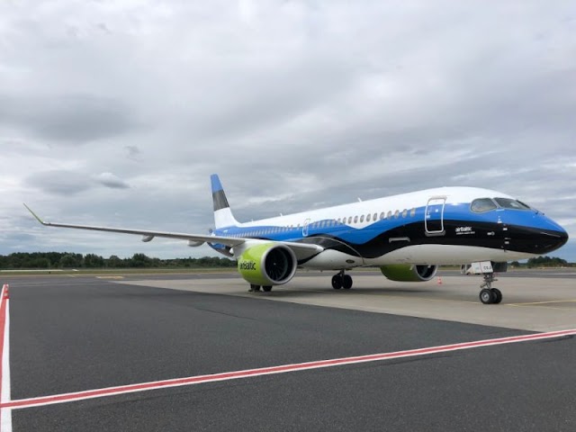 airBaltic отмечает высокий спрос в Эстонии особой раскраской самолета Airbus A220-300.