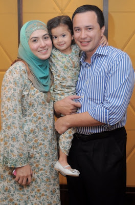 Gambar Eizlan Yusof Isterinya Vie Shanty dan Anaknya Sekeluarga
