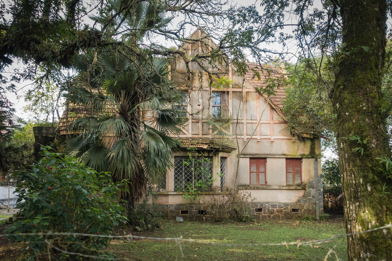 Fotografando Curitiba: Casa abandonada na Bom Jesus