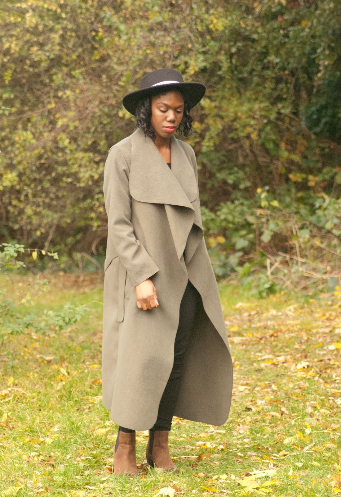 5 Things I love About Autumnal Fashion, autumnal styling, fall fashion, boohoo duster coat, boohoo khaki coat, h&m felt hat, h&m fedora hat, uk blog, autumn leaves