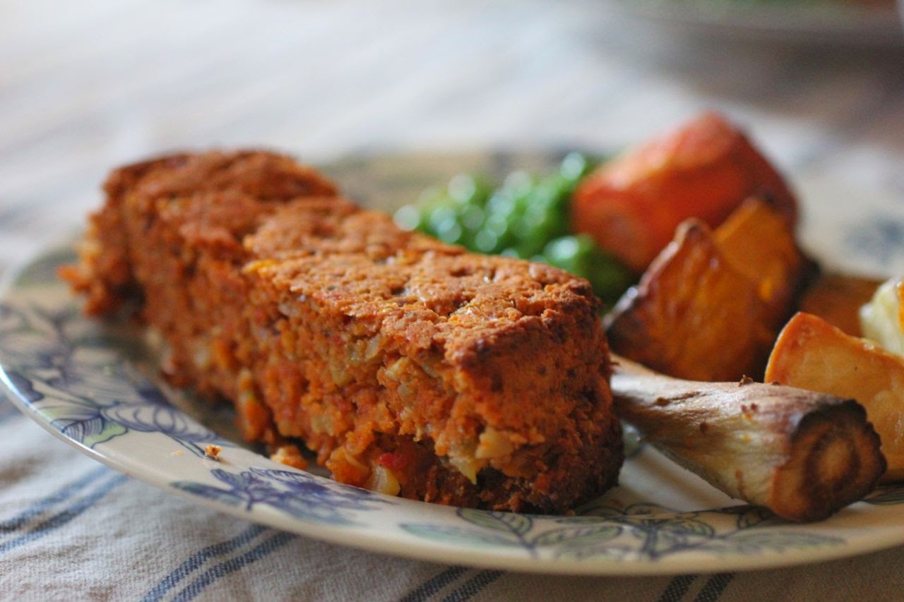 Green Gourmet Giraffe Golden beetroot nut roast, creamy leeks and a