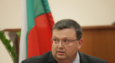 Цацаров покани в екипа си конкурентите от битката за главен прокурор и обвинителя по делото "Килърите" 
