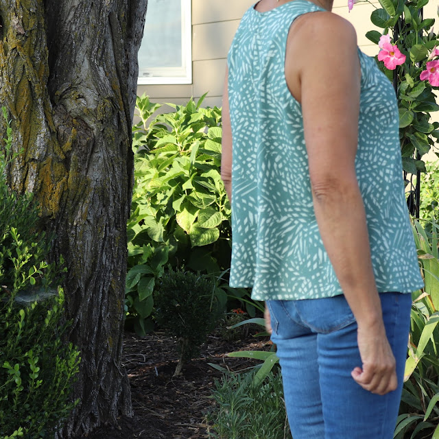 Girls in the Garden Chalk and Notch Victory Tank with Buttons