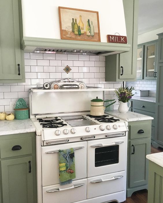 Green kitchen cabinets