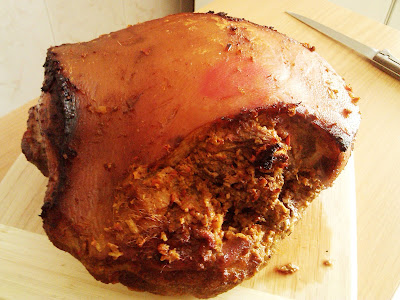 PIERNA DE CERDO ASADA A LA COLOMBIANA PIERNA DE CERDO ASADA A LA COLOMBIANA receta cocina colombia achiote cerveza negra marinada horno carne