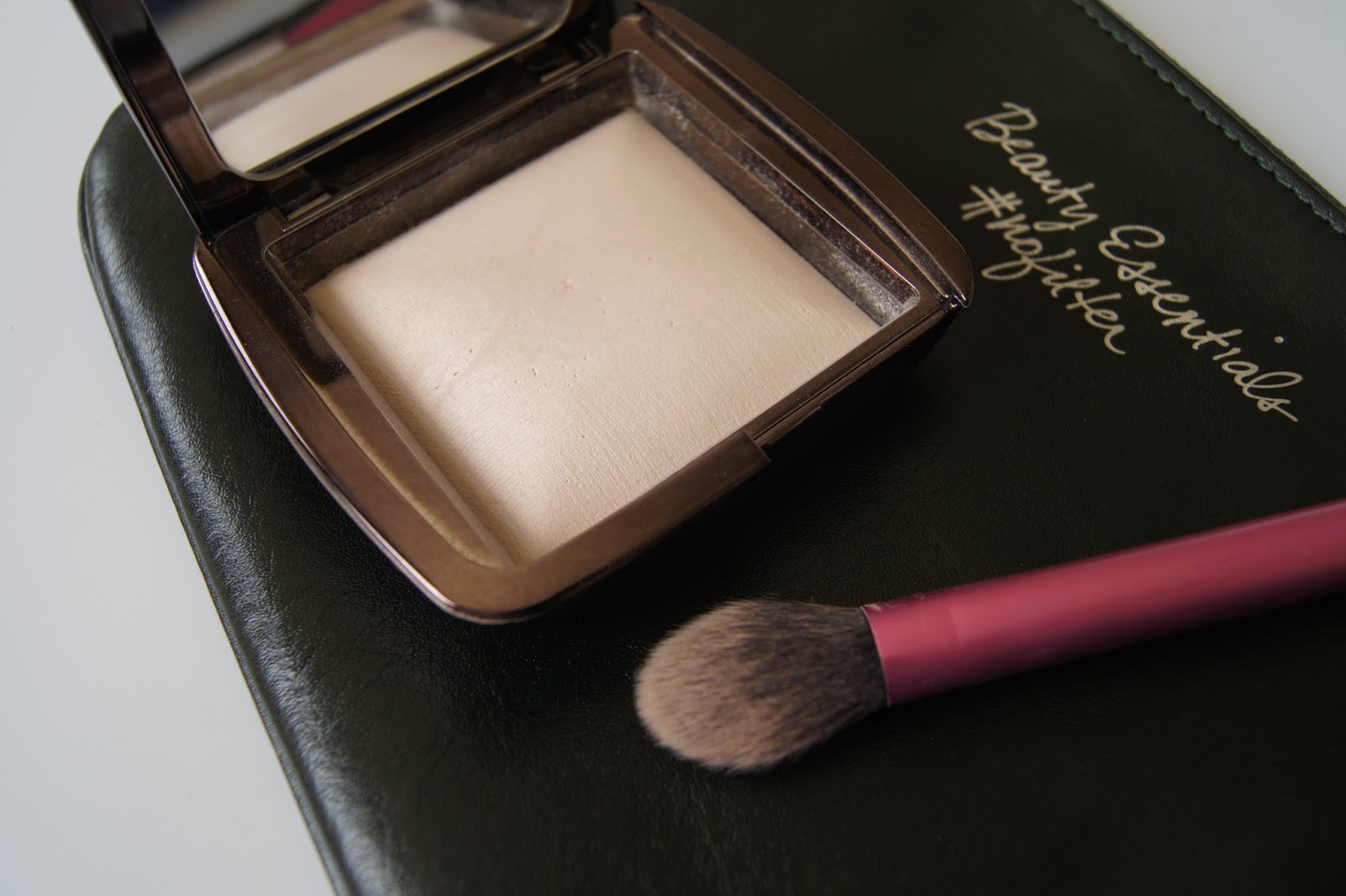 Hourglass ambient lighting powder in ethereal light review