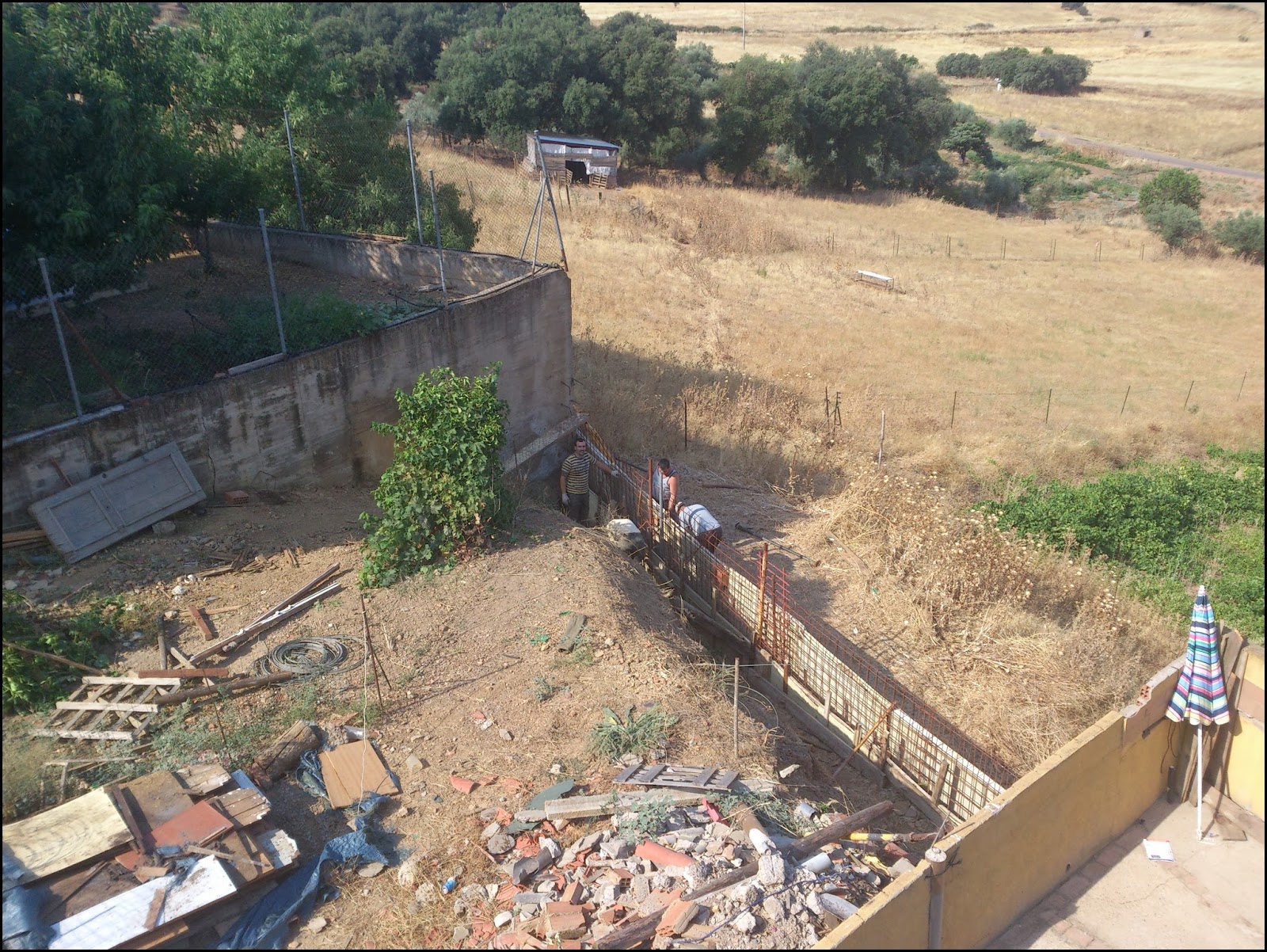 INVENTANDOLO: MURO DE CONTENCIÓN EN FINCA