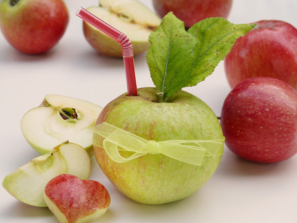 10 Impressive Health Benefits of Apples which Helps in Problems including Diabetes and Cancer