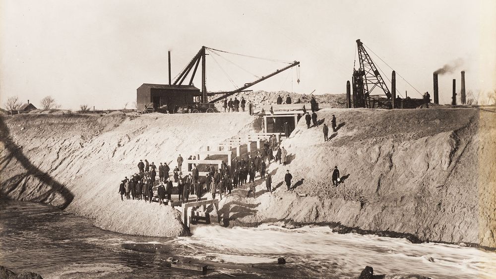 Chicago River The River That Runs Backward Amusing
