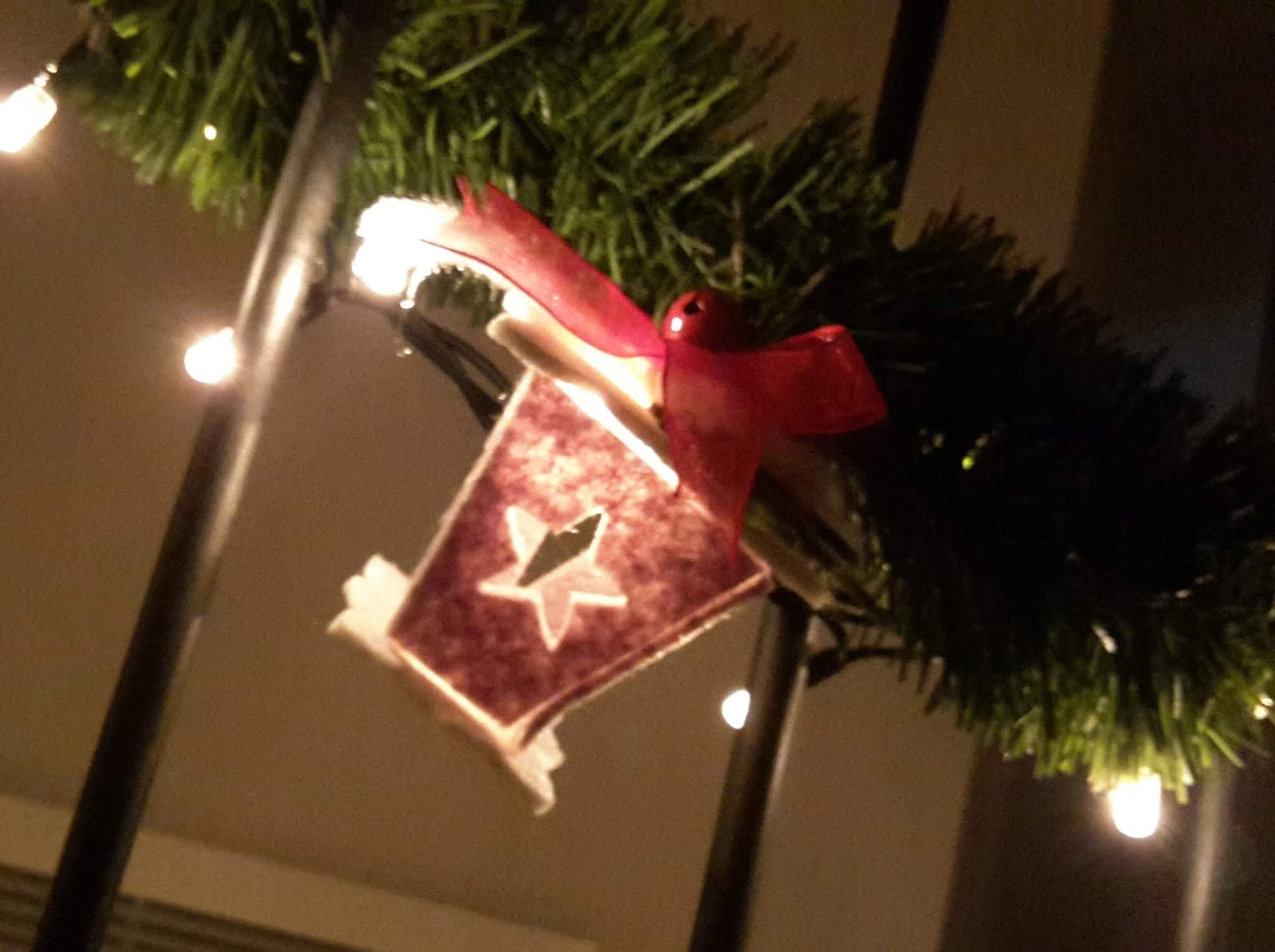 Ghirlanda di Natale con fiocchi 40 cm Palline rosse e lanterna