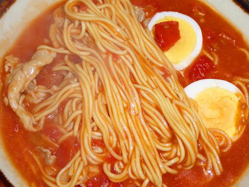 トマト缶を使ってマルタイラーメンしょうゆ味（棒ラーメン）をアレンジしてみる